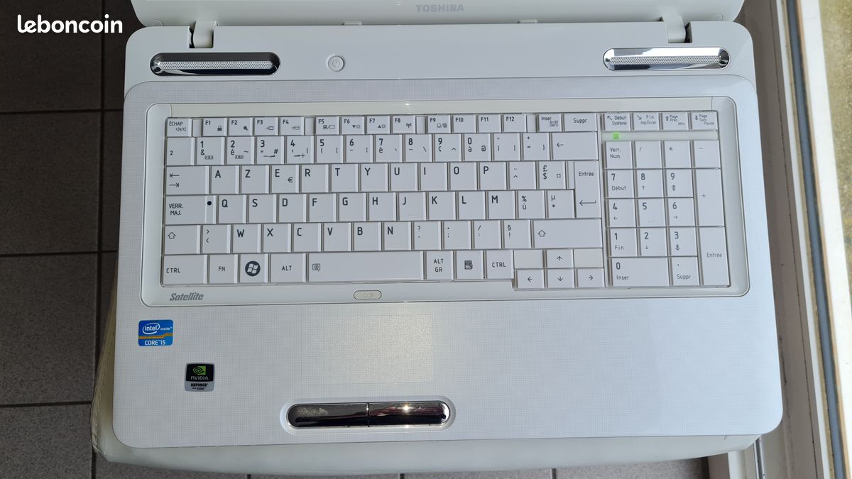 Écran Complet Toshiba Satellite L775 17,3" – Blanc, Monté Dans Son Châssis