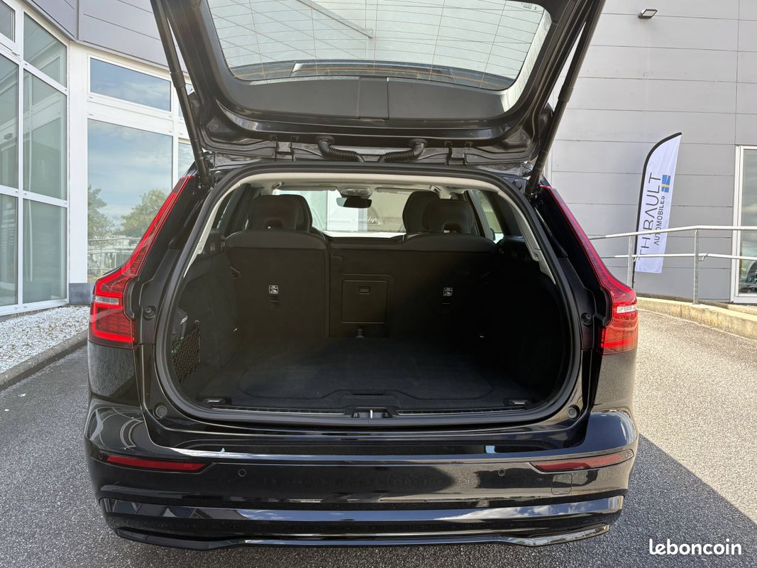 VOLVO V60 Micro hybride essence B4 197 ch DCT7 Ultra Style Dark (image 5)