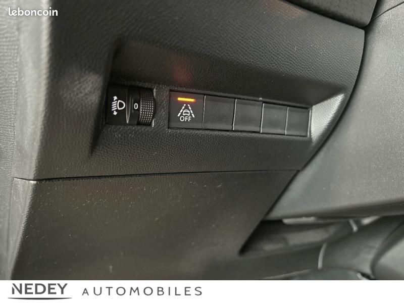 Peugeot 208 1.2 PureTech 100ch S&S Active (image 19)
