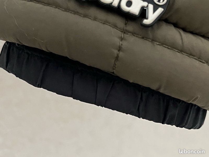 Doudoune à capuche marque Superdry Vêtements