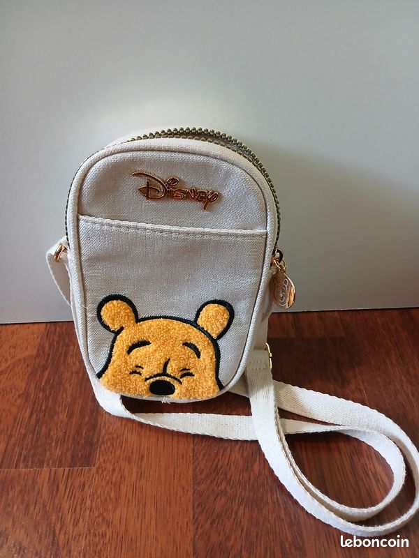 Lot sacs Winnie L'ourson : une trousse de toilettes et une pochette bandoulière (image 6)