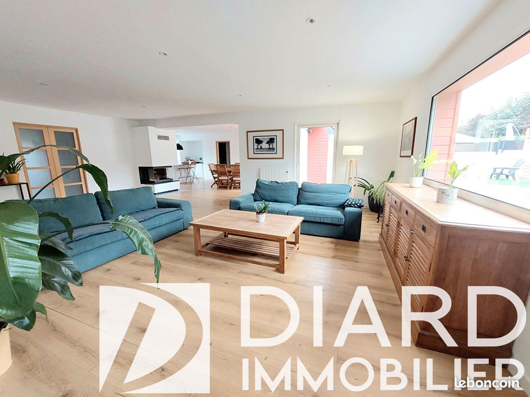 Maison 8 pièces 173 m² · à Étrelles · 173 m² · 327 600 €