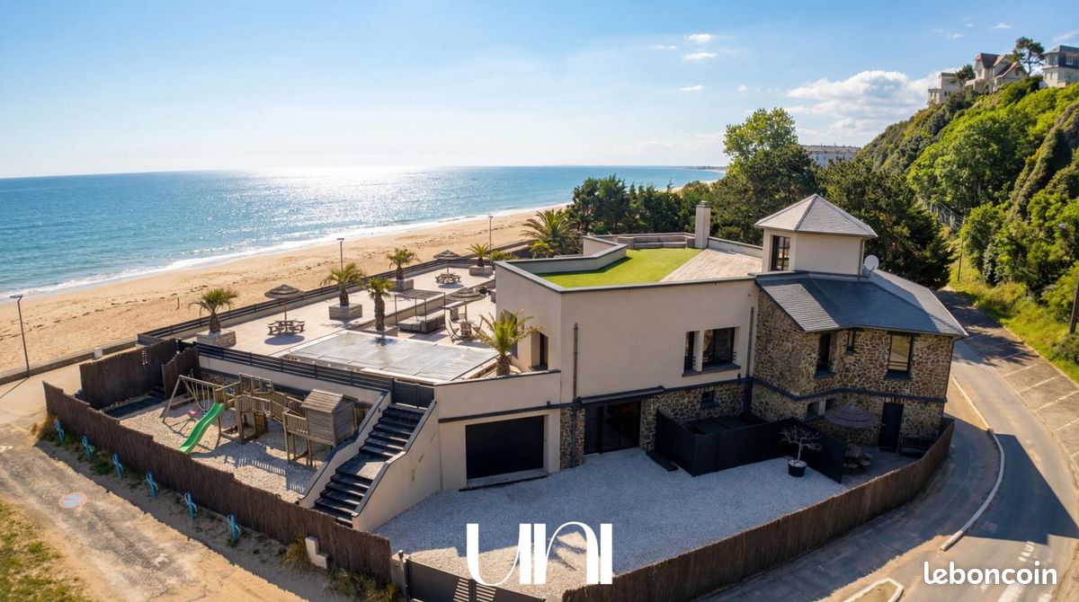 Maison 14 pièces 455 m² · à Donville-les-Bains · 455 m² · 3 392 000 €