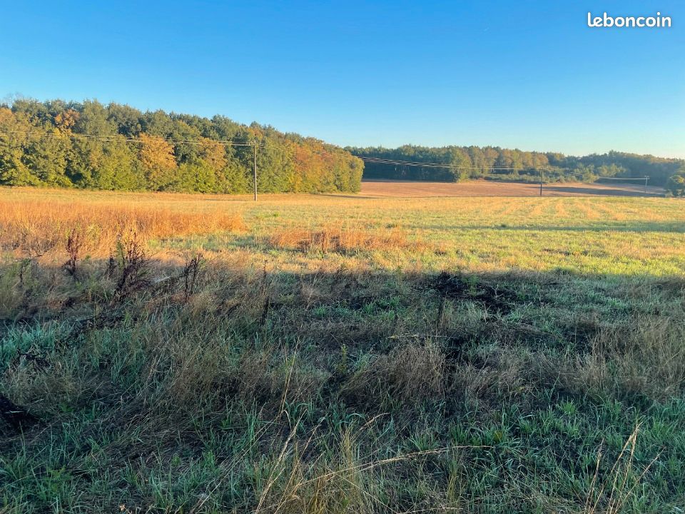 Terrain 738 m² · aux Essards · 32 500 €