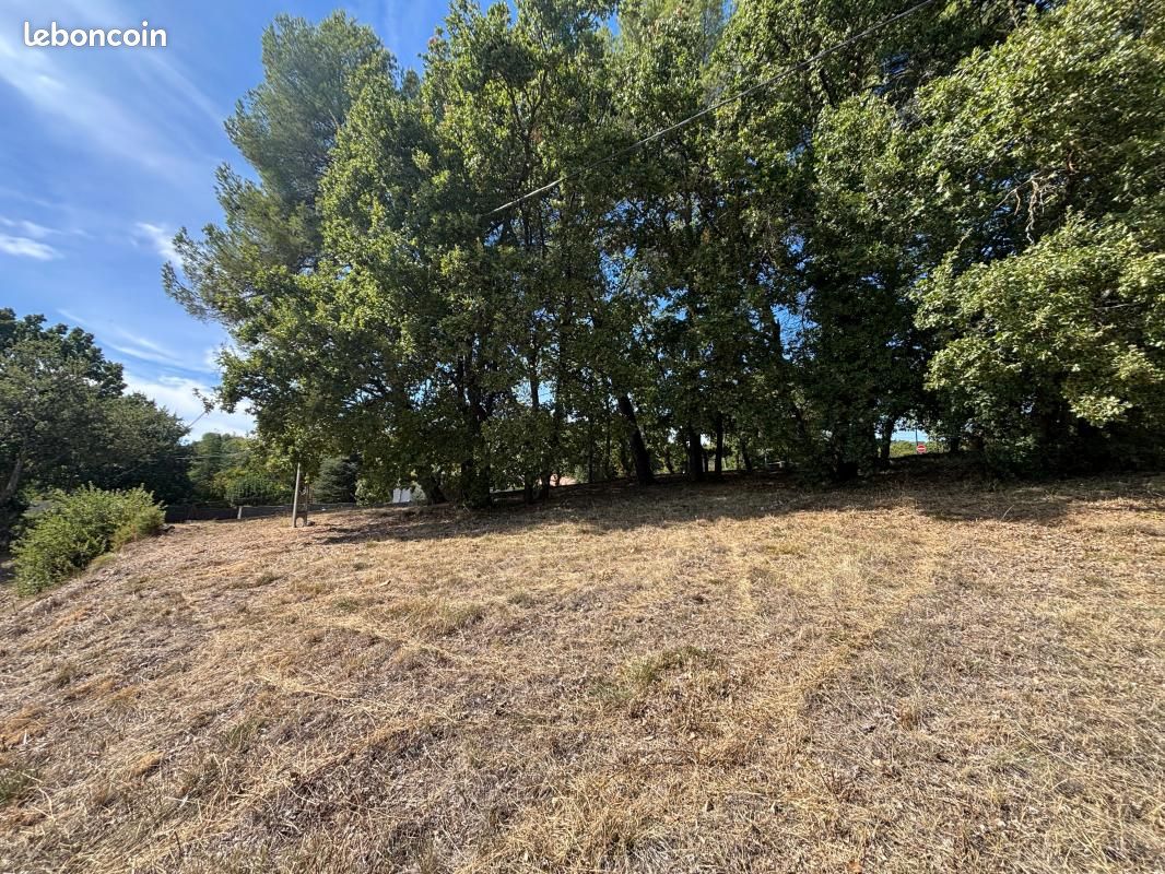 Terrain 774 m² Pierrevert · 100 000 €