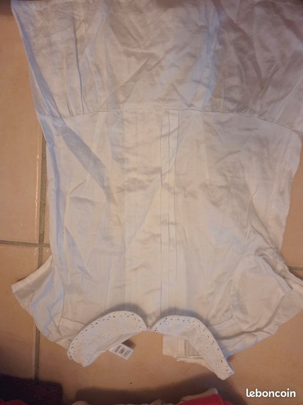 Lots de vêtements fille 4-5 ans
Robes - t-shirt - pull - gilet - veste - leggings (image 4)