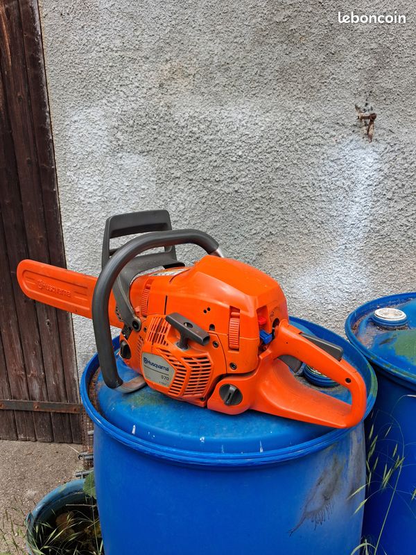 A vendre Tronçonneuse HUSQVARNA 570 professionnel guide de 50 plus une chaine neuve (image 3)
