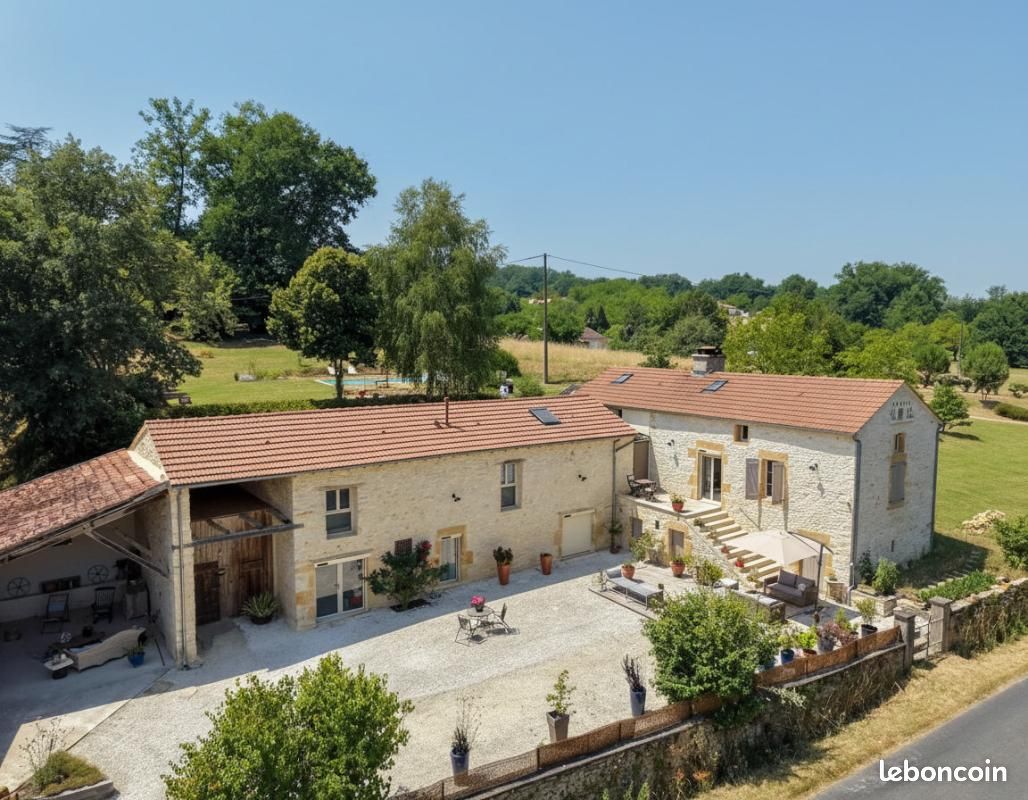 Maison 7 pièces 220 m² · à Gourdon · 220 m² · 442 000 €