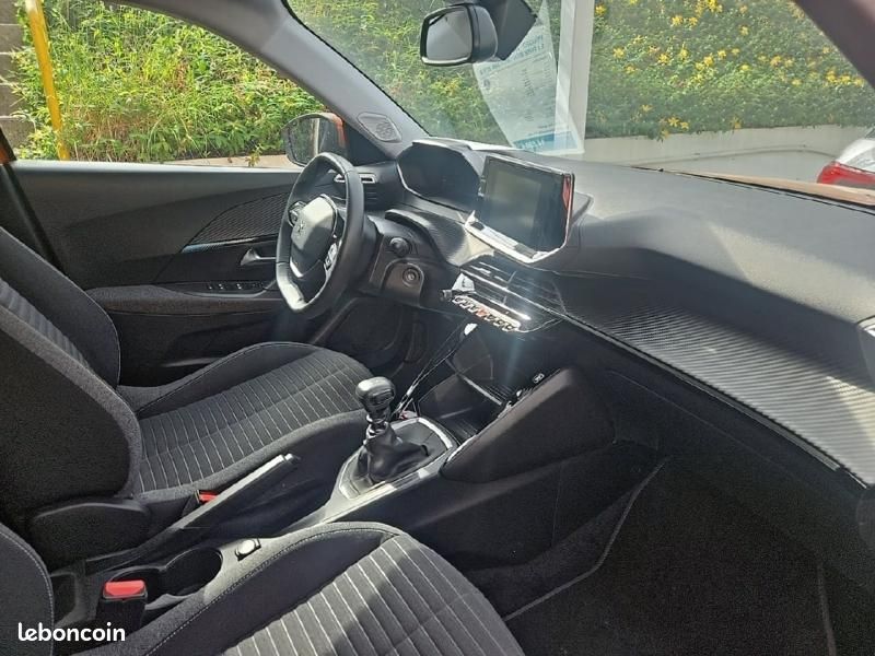 Peugeot 2008 1.2 PureTech 100ch S&S Style (image 15)
