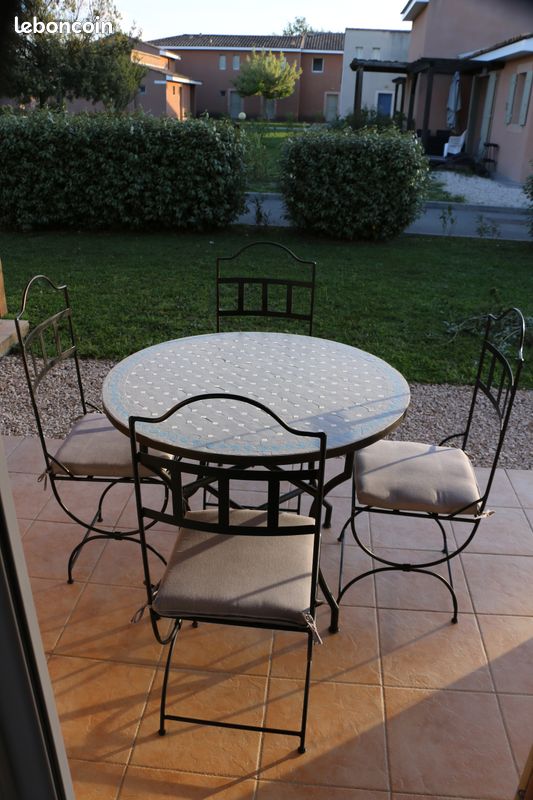 Table + 4 chaises (image 1)