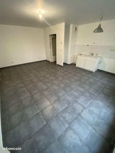Appartement 3 pièces 64 m² · à Vénissieux · 64 m² · 886 €/mois