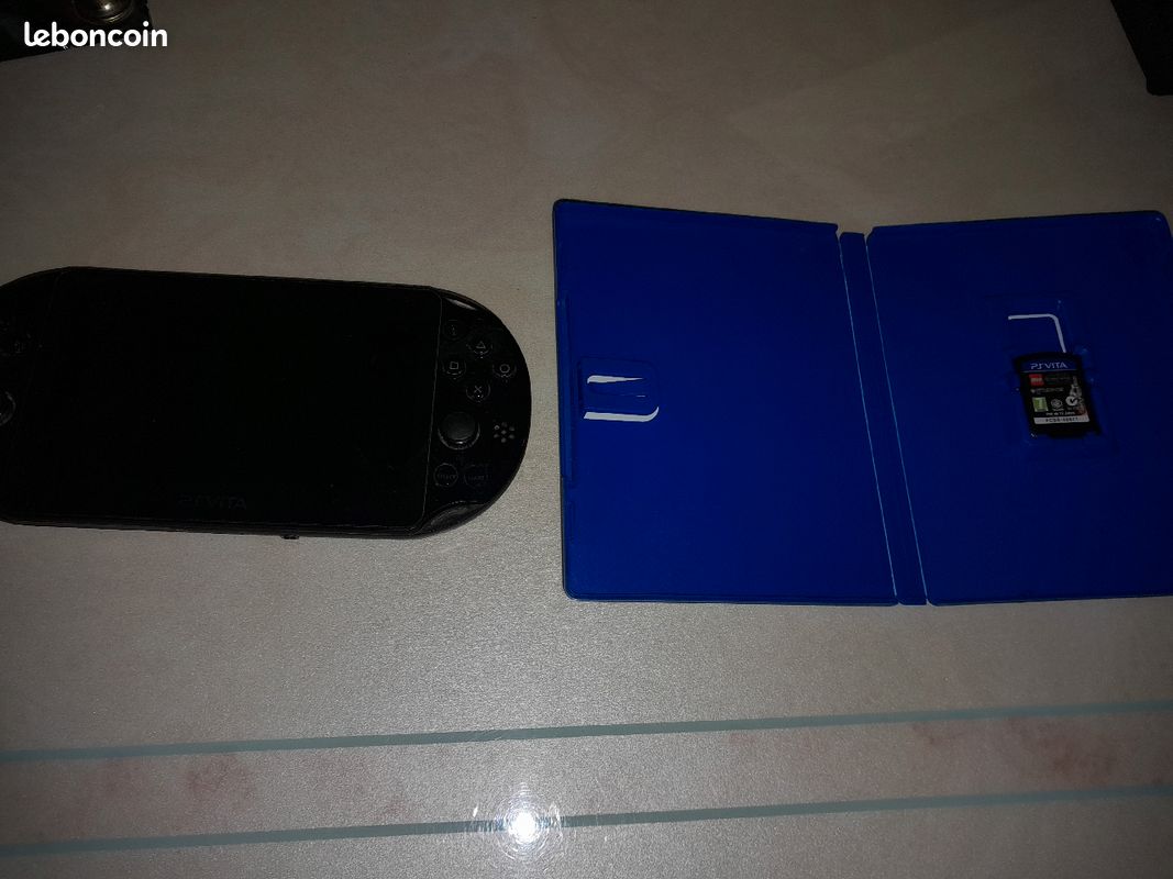 Psvita avec carte sim interne + jeux (stars wars le réveil de la force) (image 1)