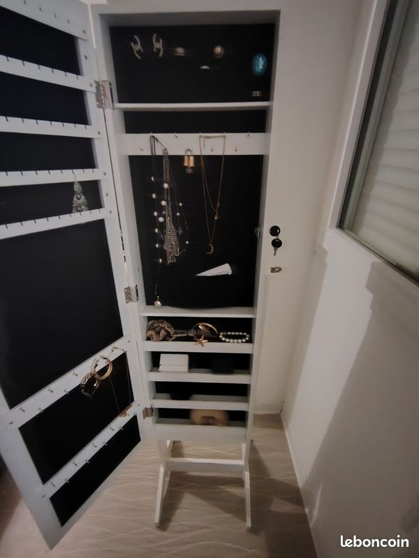Meuble a bijoux avec cles (image 3)