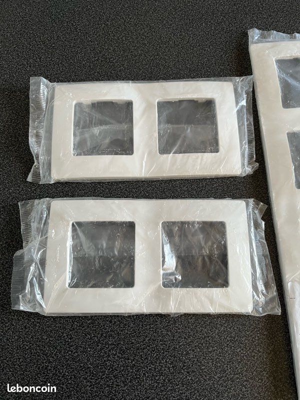 Legrand - Plaques 1 poste Niloe - IP44 - IK07 - finition Pur