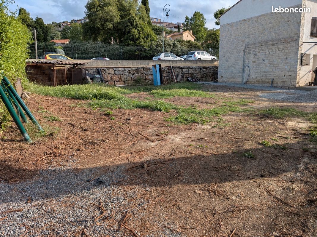 Vente de terrain · à Pierrefeu-du-Var · 190 000 €
