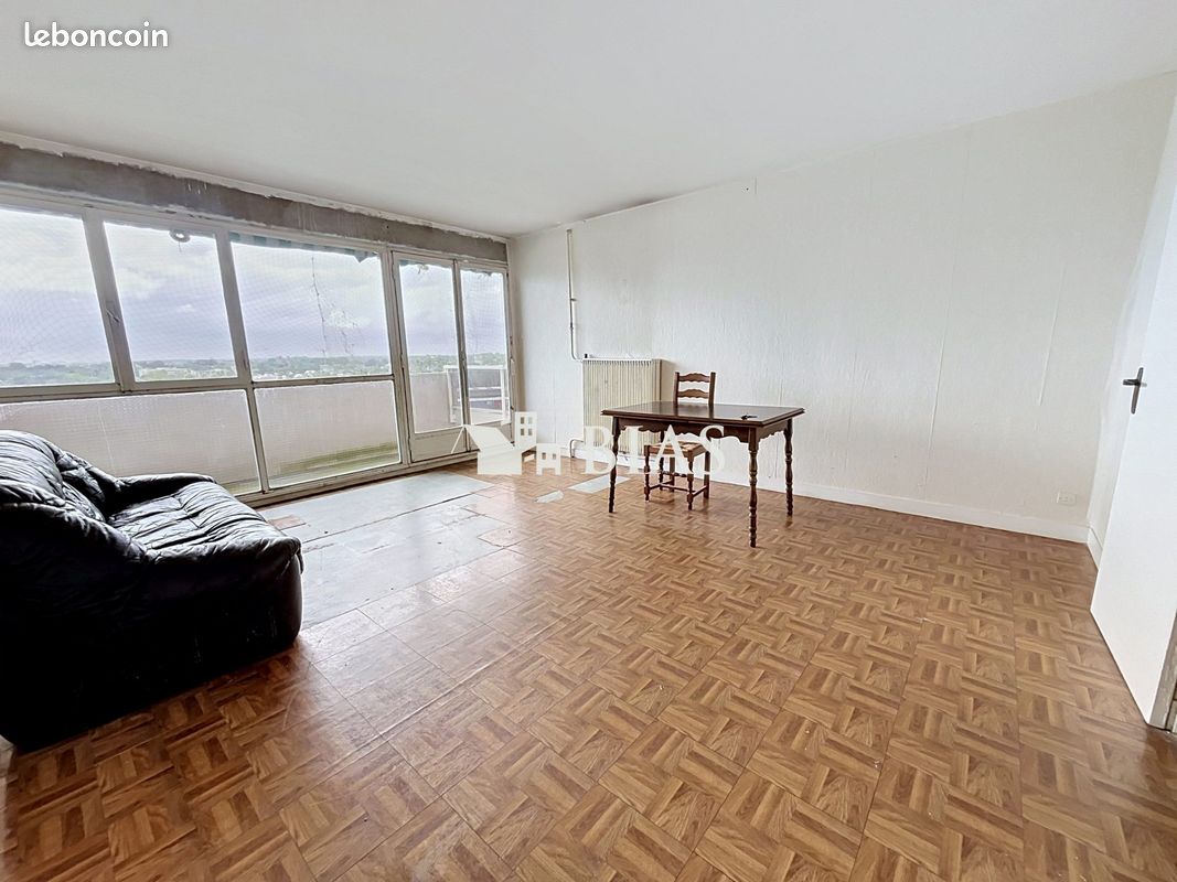 Appartement 4 pièces 90 m² · à Bihorel · 90 m² · 65 000 €