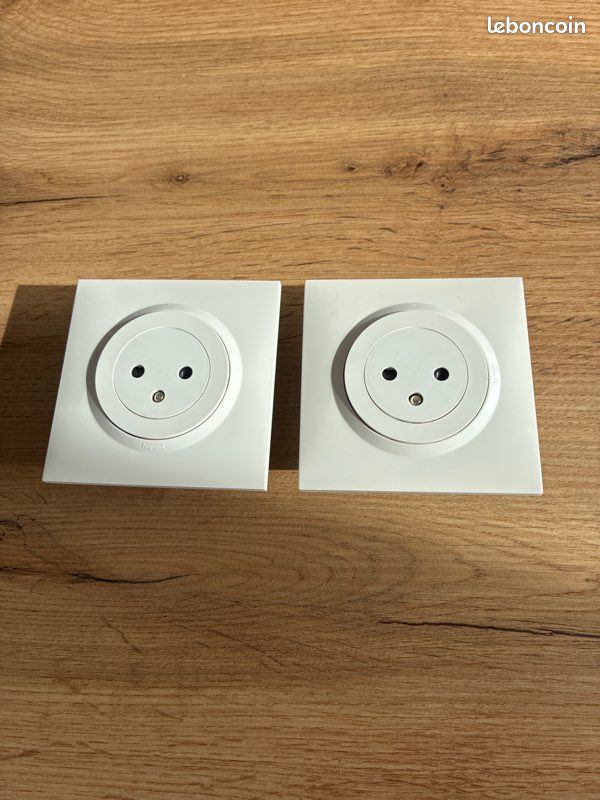 Lot de 2 prises marque Legrand modèle Celiane (image 1)