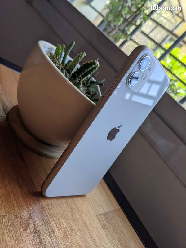 IPhone 11 64Go (image 2)