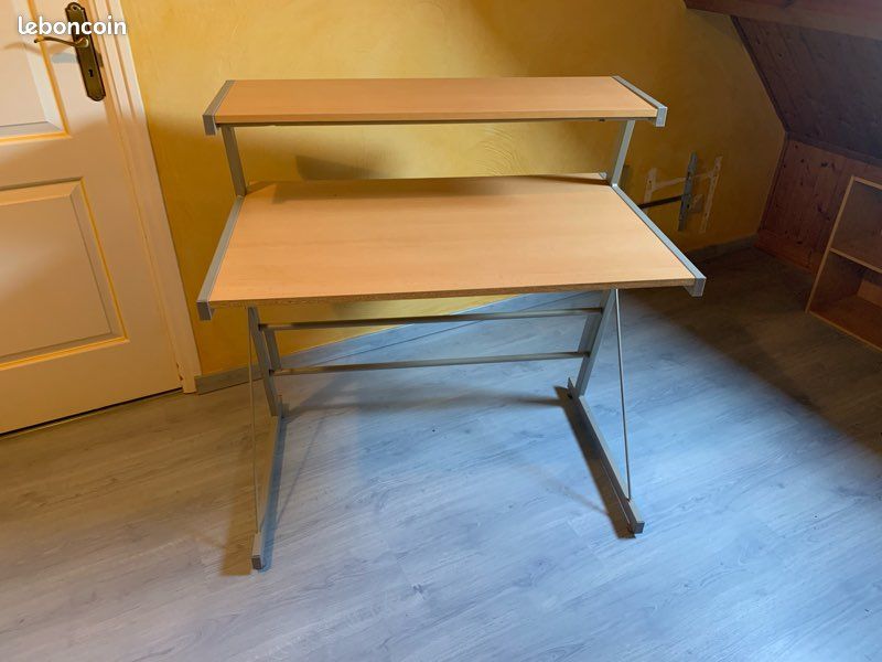 Bureau (image 1)