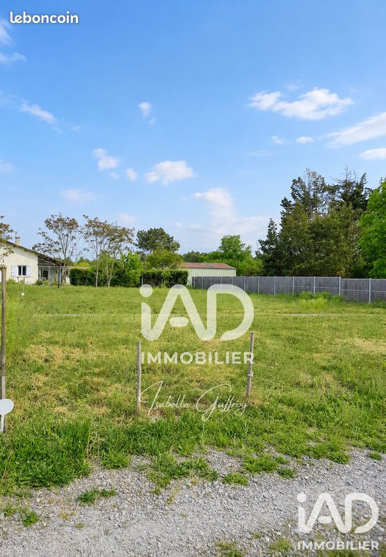 Terrain 881 m² · à Avensan · 881 m² · 135 000 €