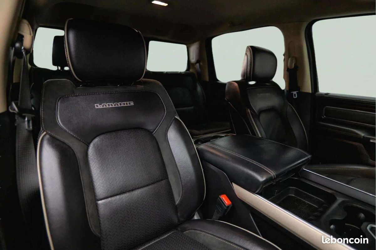 Dodge RAM 1500 Laramie Offroad Night Edition * 5.7 V8 HEMI * 4x4 * Cuir * Alpine * Jantes 22" (image 25)