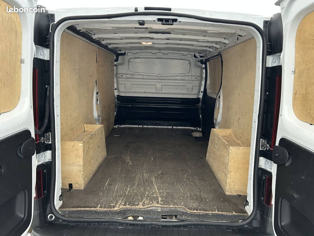 Renault trafic fgn l2h1 3000 kg blue dci 130 confort (image 18)