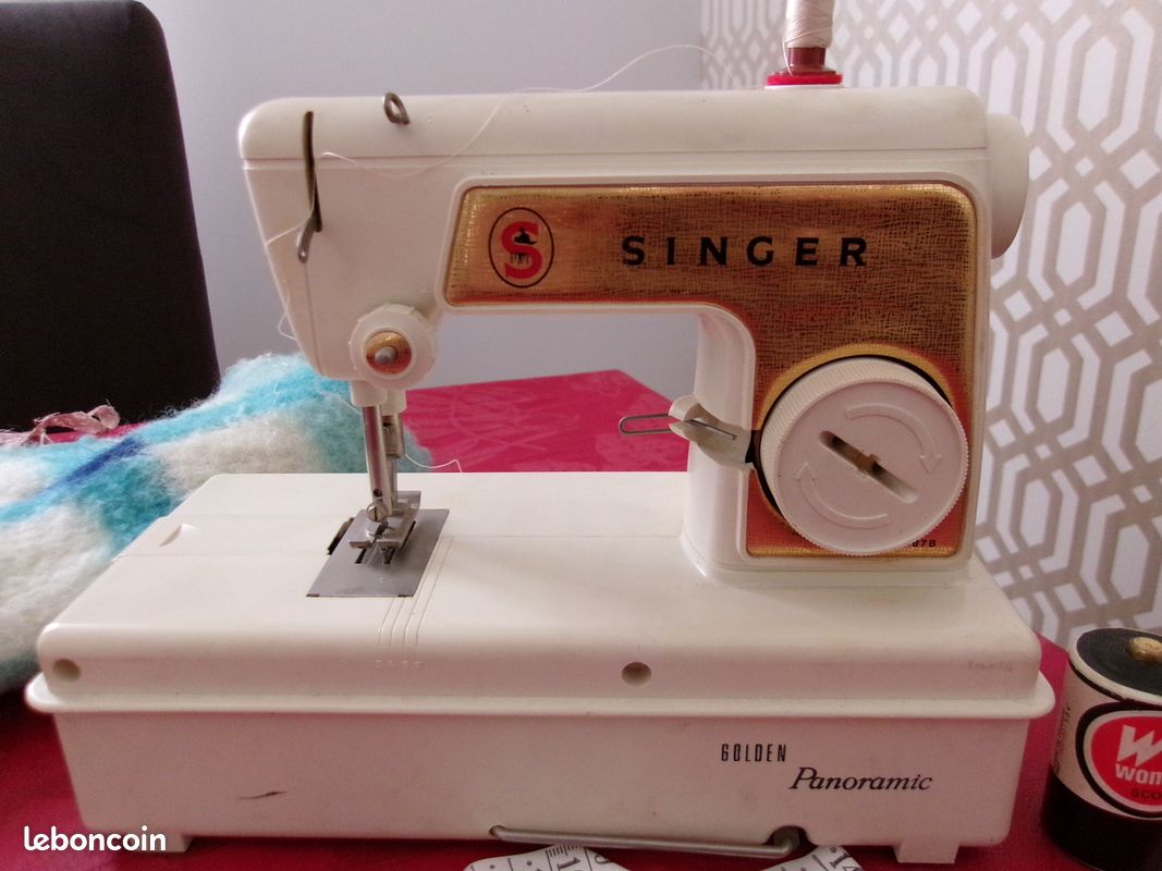 jouet ancien : réplique de machine à coudre SINGER, avec sa boîte d'origine