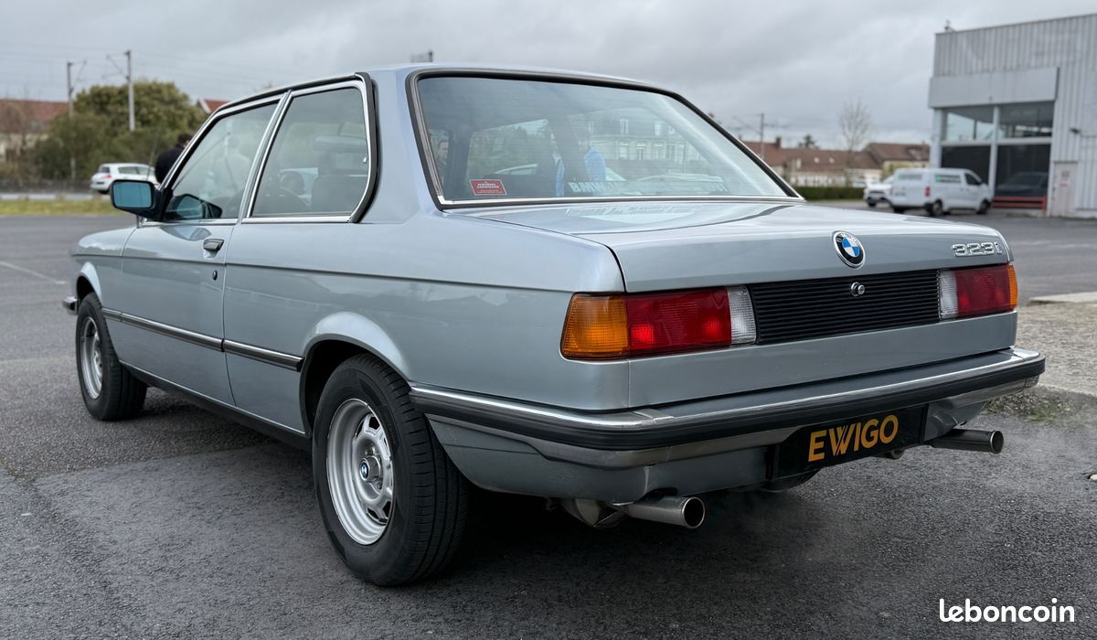 BMW Série 3 e21 323i coupe 143 ch - ENTRETIEN COMPLET - PONT AUTO BLOQUANT - BOITE 5 - SILENCIEUX SUPERSPRINT (image 4)