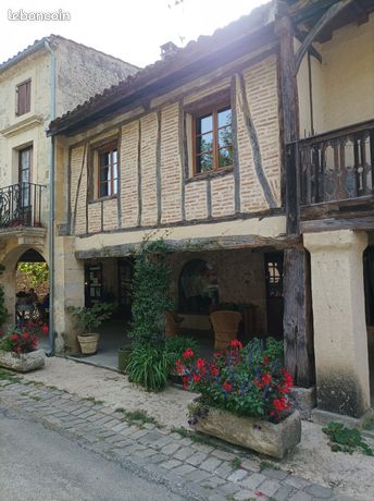 Maison sous les arcades à Fourcès