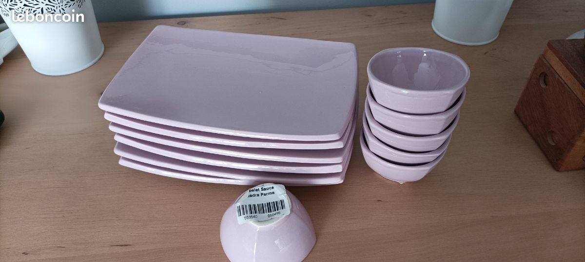 Lot assiettes rose et mini tasse rose (image 1)