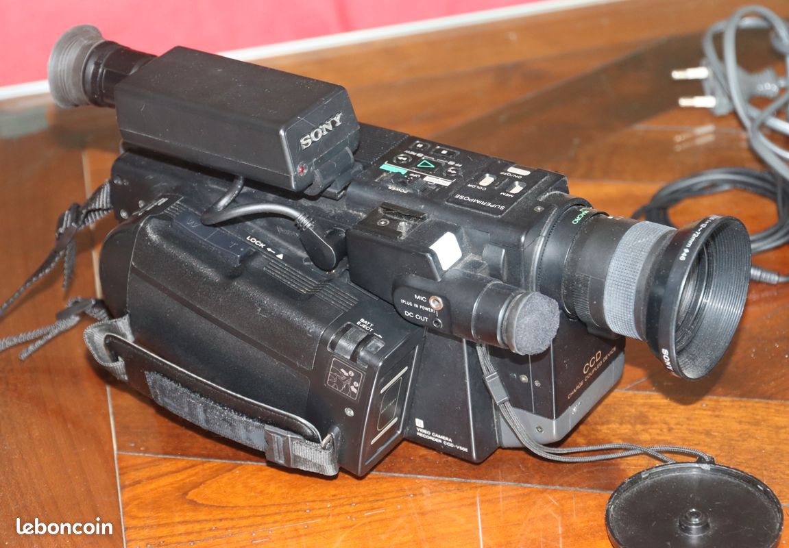 Camescope SONY Handycam Digital 8 CCD-V50E (image 2)