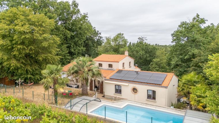 Maison 9 pièces 220 m²