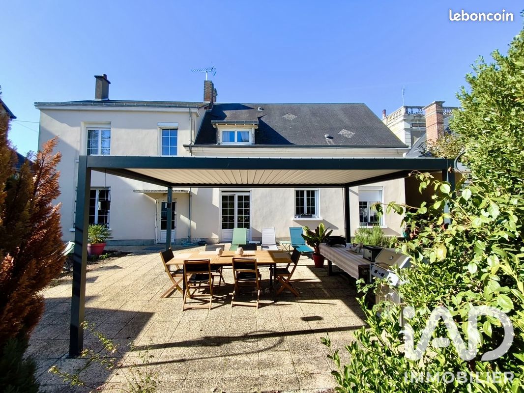 Maison 8 pièces 195 m² · à Saint-Amand-Longpré · 195 m² · 298 000 €