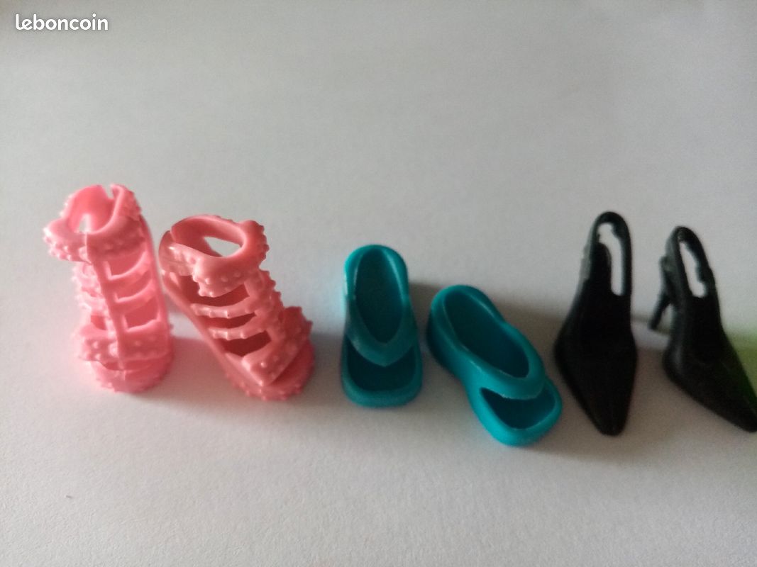 Lot de chaussures pour poupée Barbie N 7 (image 3)