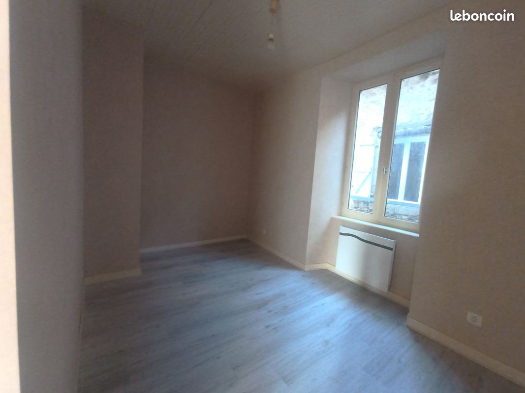 Quartier calme d'Argentat : appartement de 44m2 - Argentat-sur-Dordogne 19400 Argentat (image principale 0)