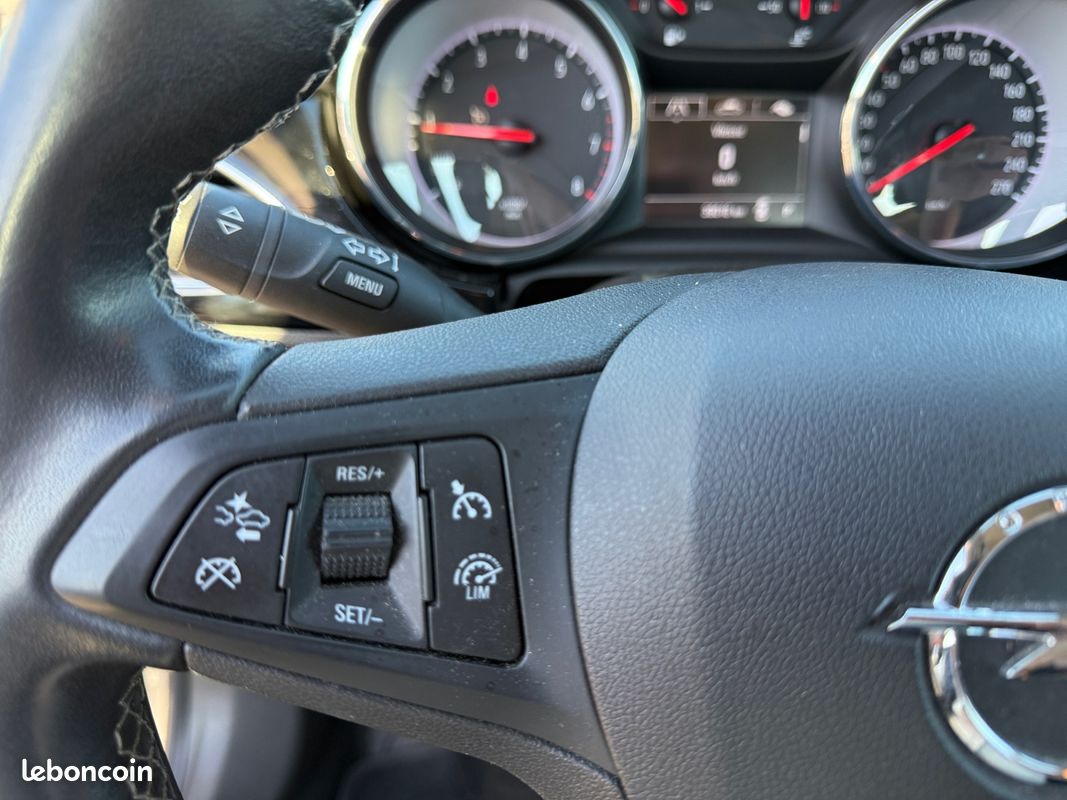 OPEL ASTRA 1.4i Turbo 145 CVT Ultimate / Caméra / CarPlay / Entretien Opel (image 22)