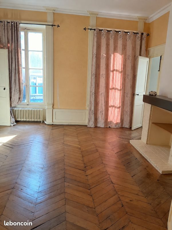 Appartement 5 pièces 143 m² · à Thiers · 143,2 m² · 143 000 €