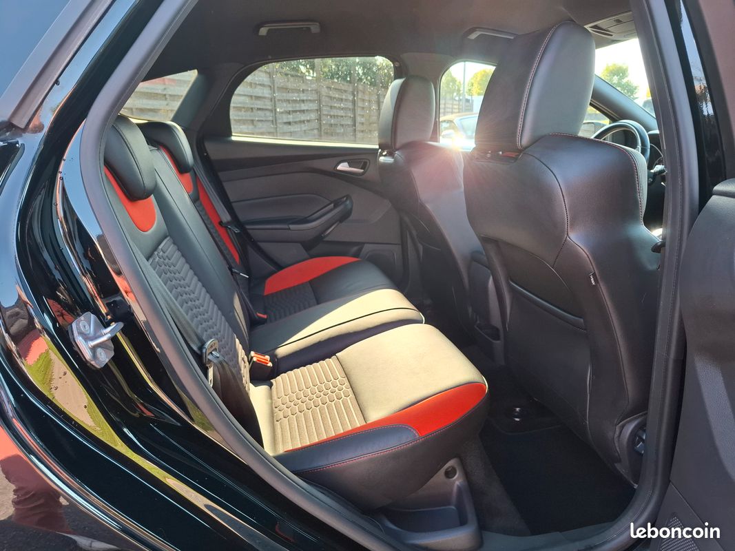 Ford Focus 2.0L EcoBoost 250cv ST 5p BVM6 - Très bon état/Sièges RECARO/Carnet d'entretien OK - (image 4)