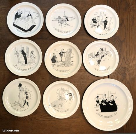Lot De 2 Assiettes Humoristiques "Les Parisiennes" Signées Kiraz, Faïencerie St Amand, 1970