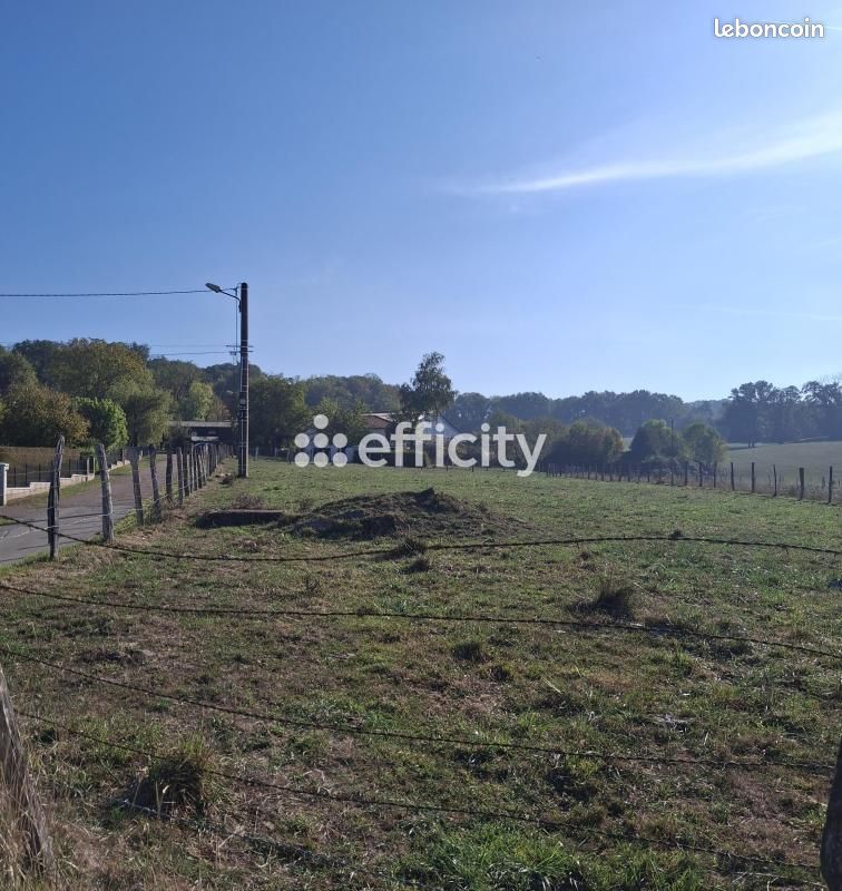 Terrain 650 m² · à Ollans · 27 295 €