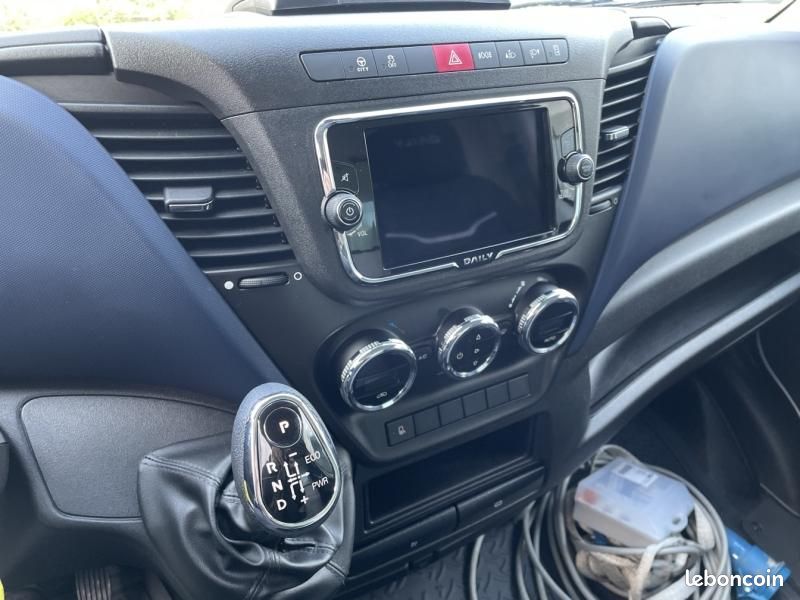 Iveco Daily CCb Daily 35S18 Moteur 3L00 180 CV Hi-Matic Frigo 33900 HT (image 6)