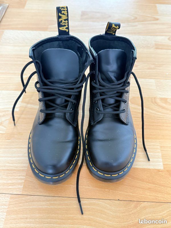 Dr. Martens 1460 noires cuir – Taille 40 – Très bon état (image 1)