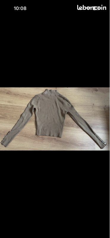 Pull col montant taupe côtelé – manches longues boutons – TU (image 4)