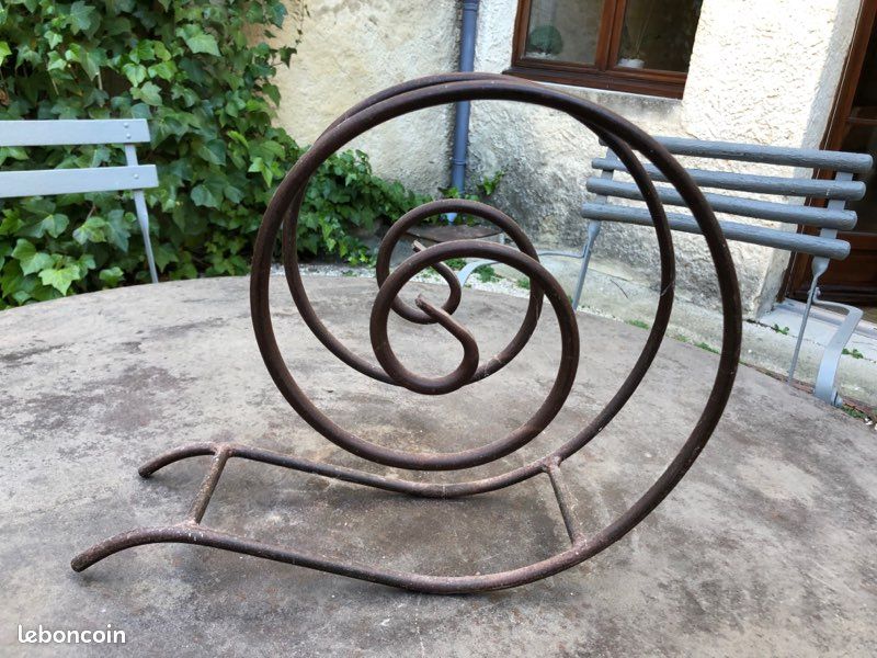 Porte revues fer forgé (image 1)