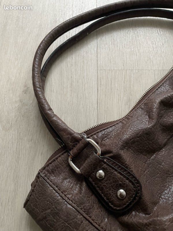 Sac Guess en cuir marron (image 4)