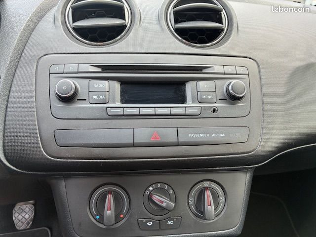 Seat ibiza 1.2 60 chevaux I-TECH , garantie national (image 9)
