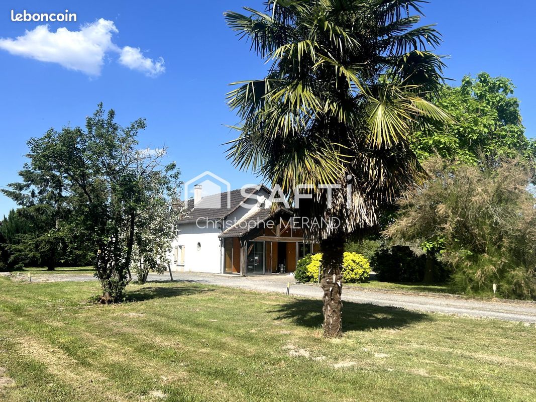 Maison 11 pièces 178 m² · à Les Ormes · 178 m² · 185 000 €