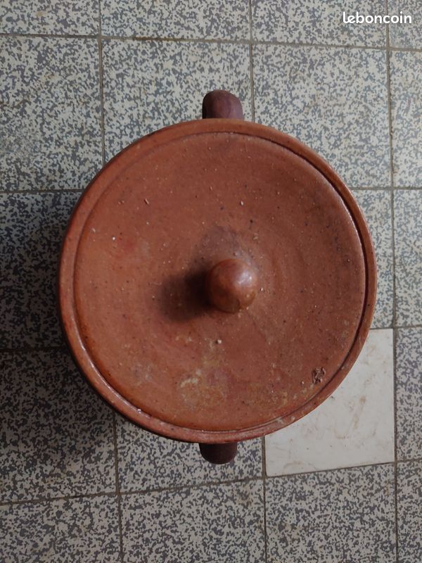 Cocotte artisanale traditionnelle ancienne Pot bombé en terre cuite à couvercle pour service ou cuisson au four (image 2)