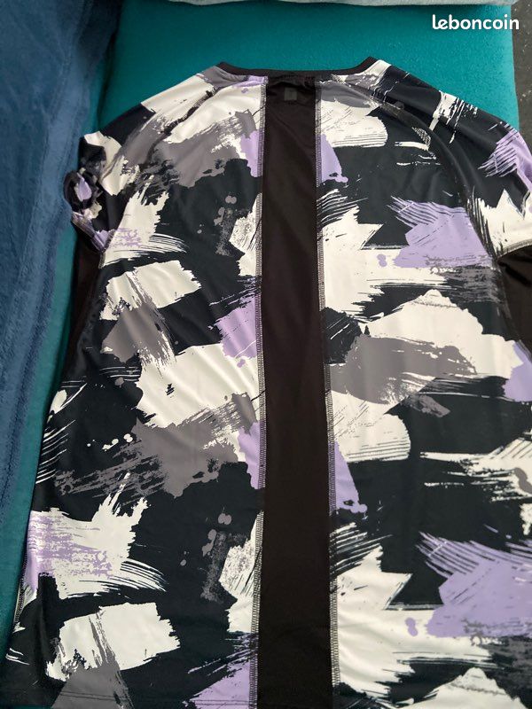 The shirt lycra noir blanc gris et mauve (image 2)