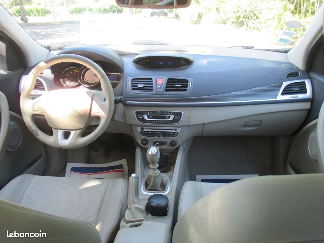Renault MEGANE III 1.5 DCI 105CH PRIVILEGE ECO² (image 13)